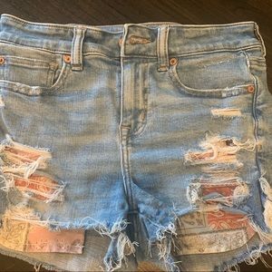 AMERICAN EAGLE HI RISE SHORTIE w/ PATTERNED POCKETS DISTRESSED